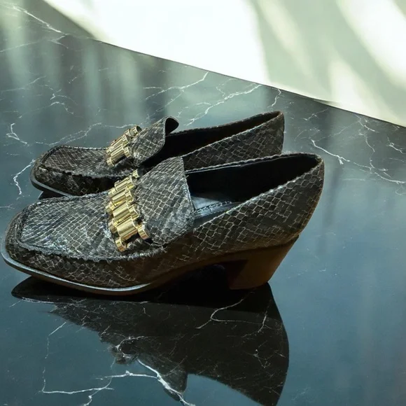 Zara Brown Snakeskin-Effect Loafers with Gold-Tone Chain - Picture 2 of 4